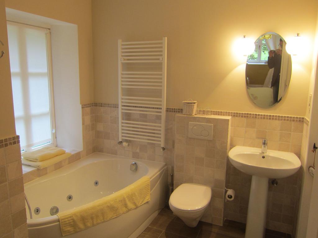 Delightful Castle In Bastogne With Bubble Bath 빌라 외부 사진